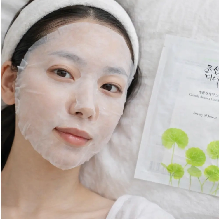 beauty-of-joseon-centella-asiatica-calming-kojaca-maska-w-placie-na-twarzy-modelki-koreanskiej-1szt.webp