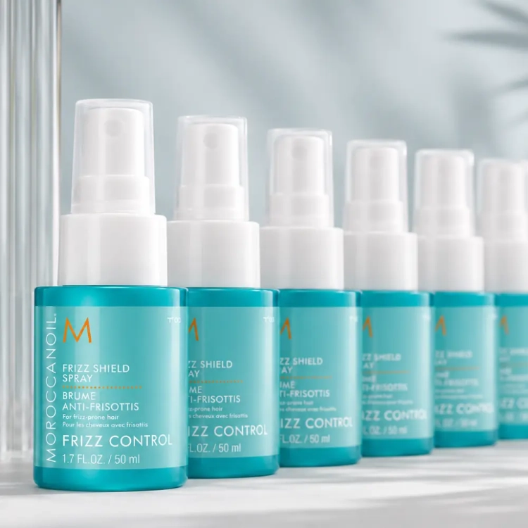 moroccanoil-frizz-control-shield-spray-chroniacy-przed-wilgocia-do-wlosow-50ml.webp
